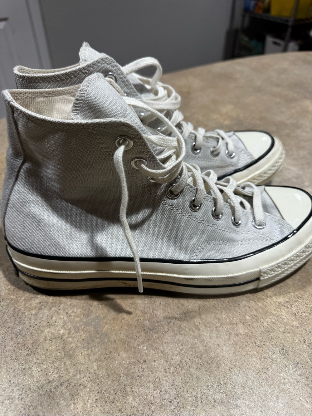 High top Converse size 9.5 Women’s